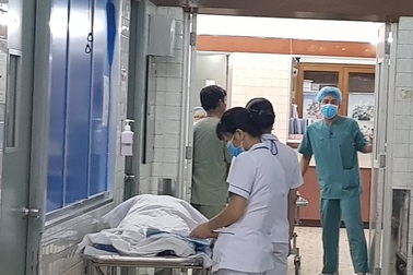 Chồng nhậu xỉn đập vỡ chai bia đâm toạc bụng vợ