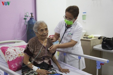 Nghĩa tình thầy thuốc Việt trên đất bạn Lào