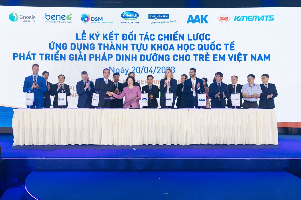 Cột mốc hiện thực hóa lời cam kết của Vinamilk, tiên phong mang đến đột phá 6 HMO - 1 Cột mốc hiện thực hóa lời cam kết của Vinamilk, tiên phong mang đến đột phá 6 HMO - 1
