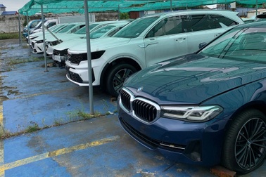 Đấu giá 7 ô tô BMW, Mazda bị ngập tận nóc: Không ai đăng ký mua