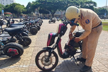 70 thiếu niên, học sinh độ chế xe điện từ 30 lên 100km/h