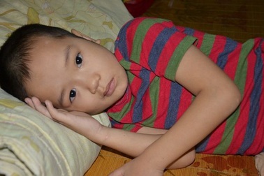 Xót xa cậu bé có tuổi thơ gắn liền với bệnh viện: "Các bác ơi! cứu con cháu với"