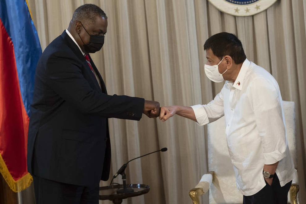 3 lý do khiến Tổng thống Philippines Duterte bất ngờ xích lại gần Mỹ - 1 3 lý do khiến Tổng thống Philippines Duterte bất ngờ xích lại gần Mỹ - 1