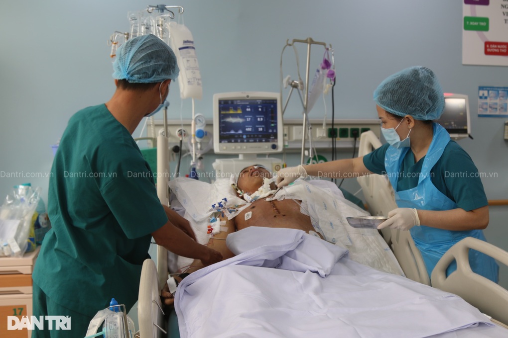 Bác sĩ kêu gọi cứu mạng con trai của nữ tạp vụ khốn khổ - 2 Bác sĩ kêu gọi cứu mạng con trai của nữ tạp vụ khốn khổ - 2