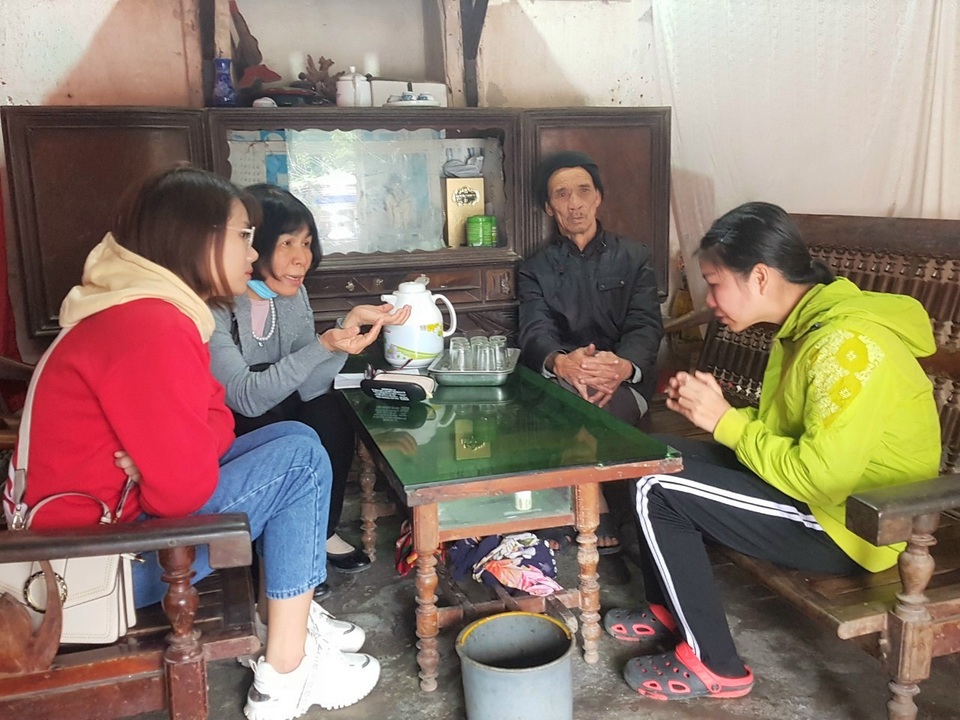 Bạn đọc giúp đỡ người phụ nữ hóa điên sau cái chết của chồng, con - 2 Bạn đọc giúp đỡ người phụ nữ hóa điên sau cái chết của chồng, con - 2