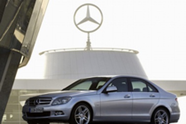 Mercedes-Benz công bố giá xe C-Class mới 