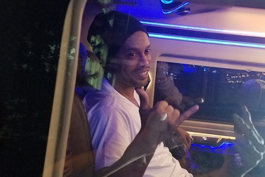 Cựu danh thủ Ronaldinho có mặt tại TPHCM