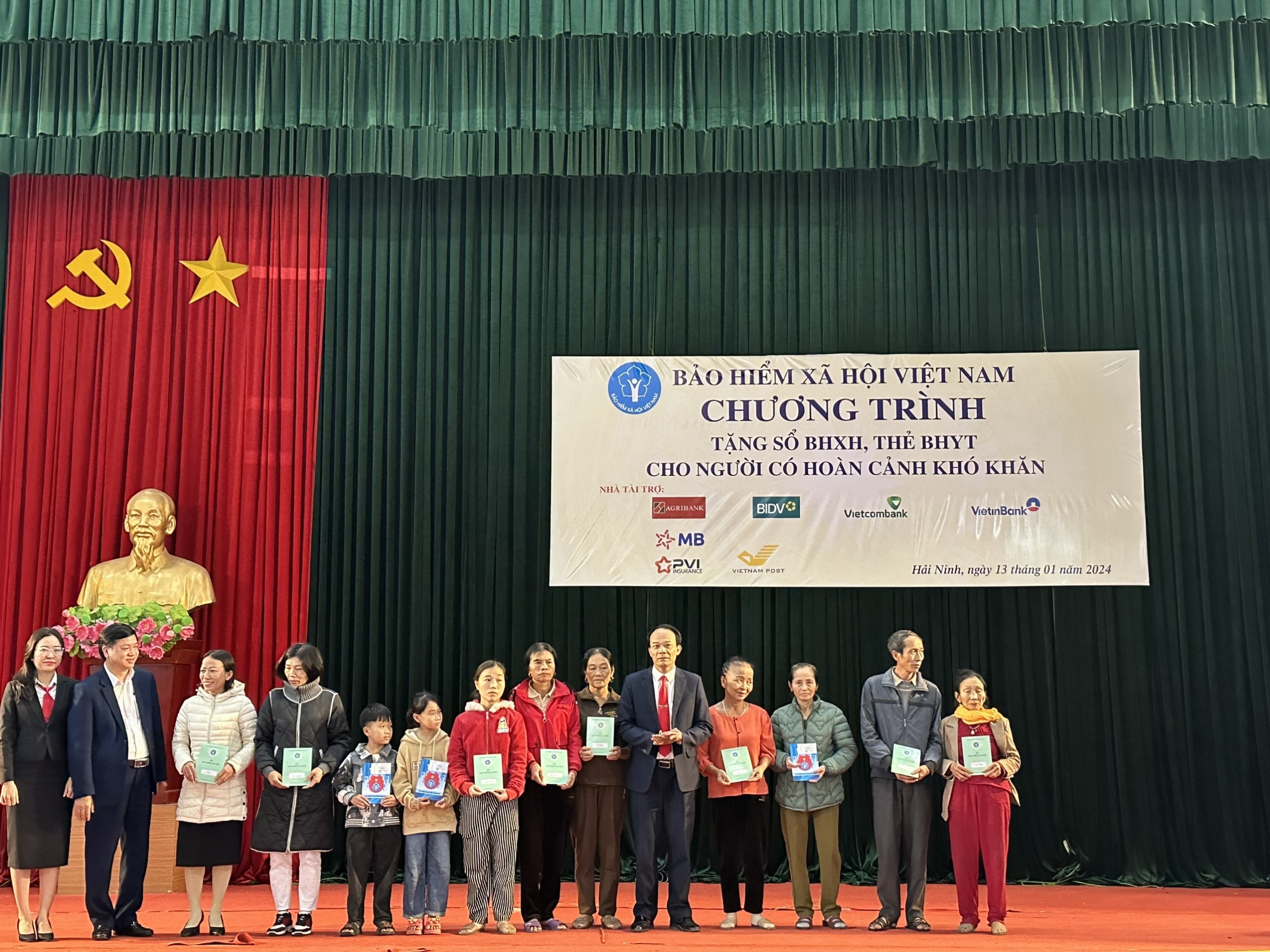 Tặng sổ BHXH TH.jpg
