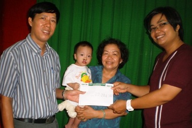 Tấm lòng bạn đọc đến với mái ấm của Nhân Nghĩa