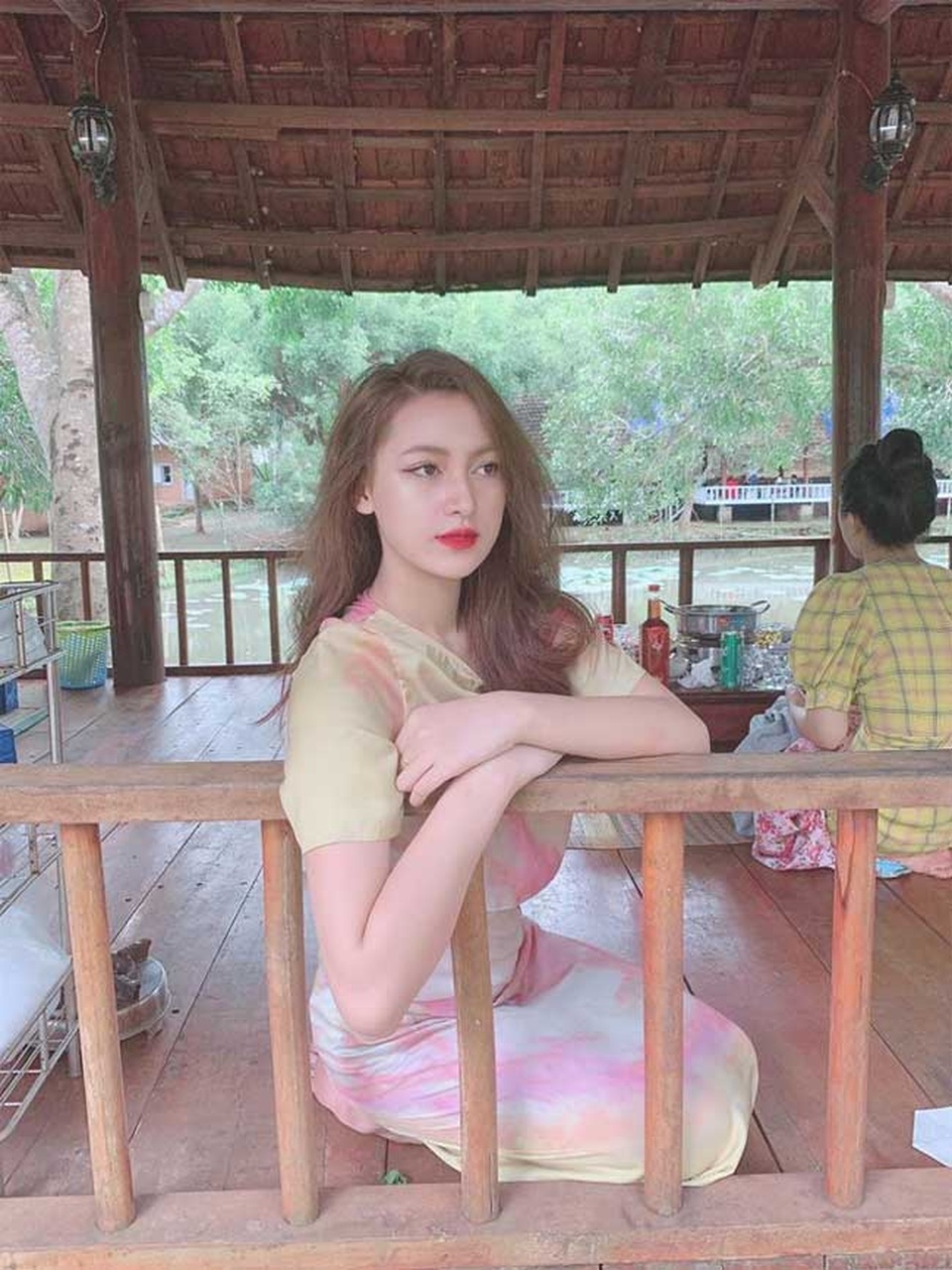 4 cô gái dân tộc thiểu số Ê Đê, Khmer bỗng nổi như cồn vì quá đẹp và quyến rũ - 4 4 cô gái dân tộc thiểu số Ê Đê, Khmer bỗng nổi như cồn vì quá đẹp và quyến rũ - 4