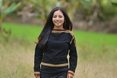 "Thôn nữ hát bolero" thu hút triệu lượt xem