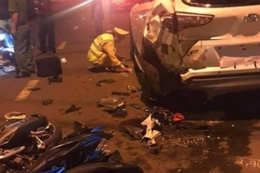 Tông vào ô tô đậu bên đường, 2 thanh niên tử vong tại chỗ