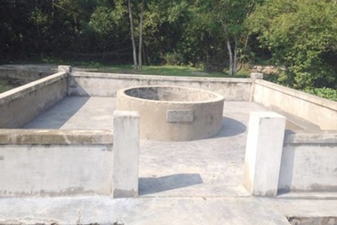 Nghi án bé gái 2,5 tháng tuổi bị ném xuống giếng làng