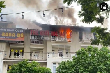 Cháy cửa hàng bán quần áo trẻ sơ sinh ở Hà Nội