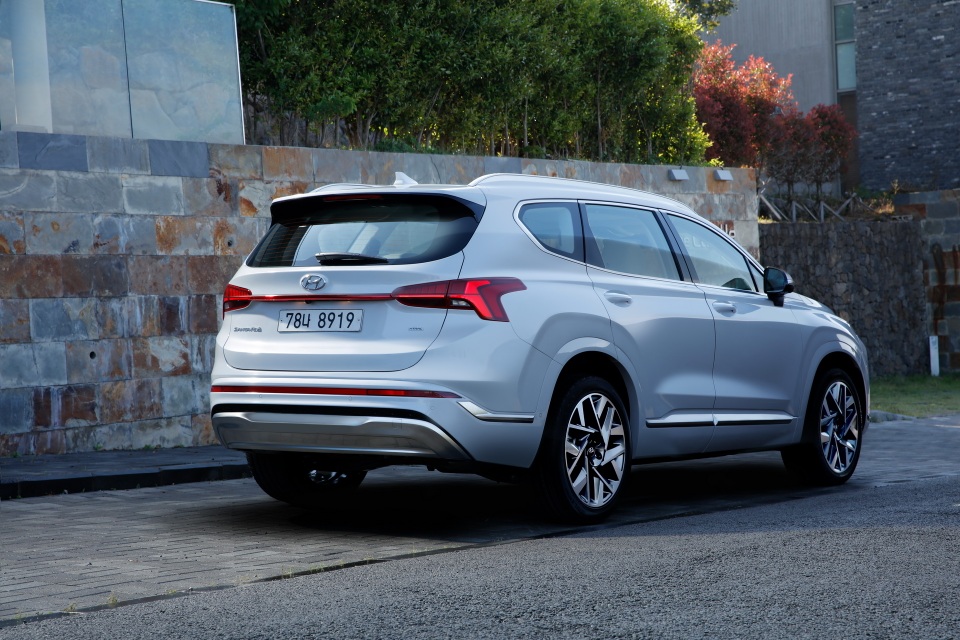 Lộ diện Hyundai Santa Fe 2021 - Dùng tiểu xảo để gia tăng kích thước - 3 Lộ diện Hyundai Santa Fe 2021 - Dùng tiểu xảo để gia tăng kích thước - 3