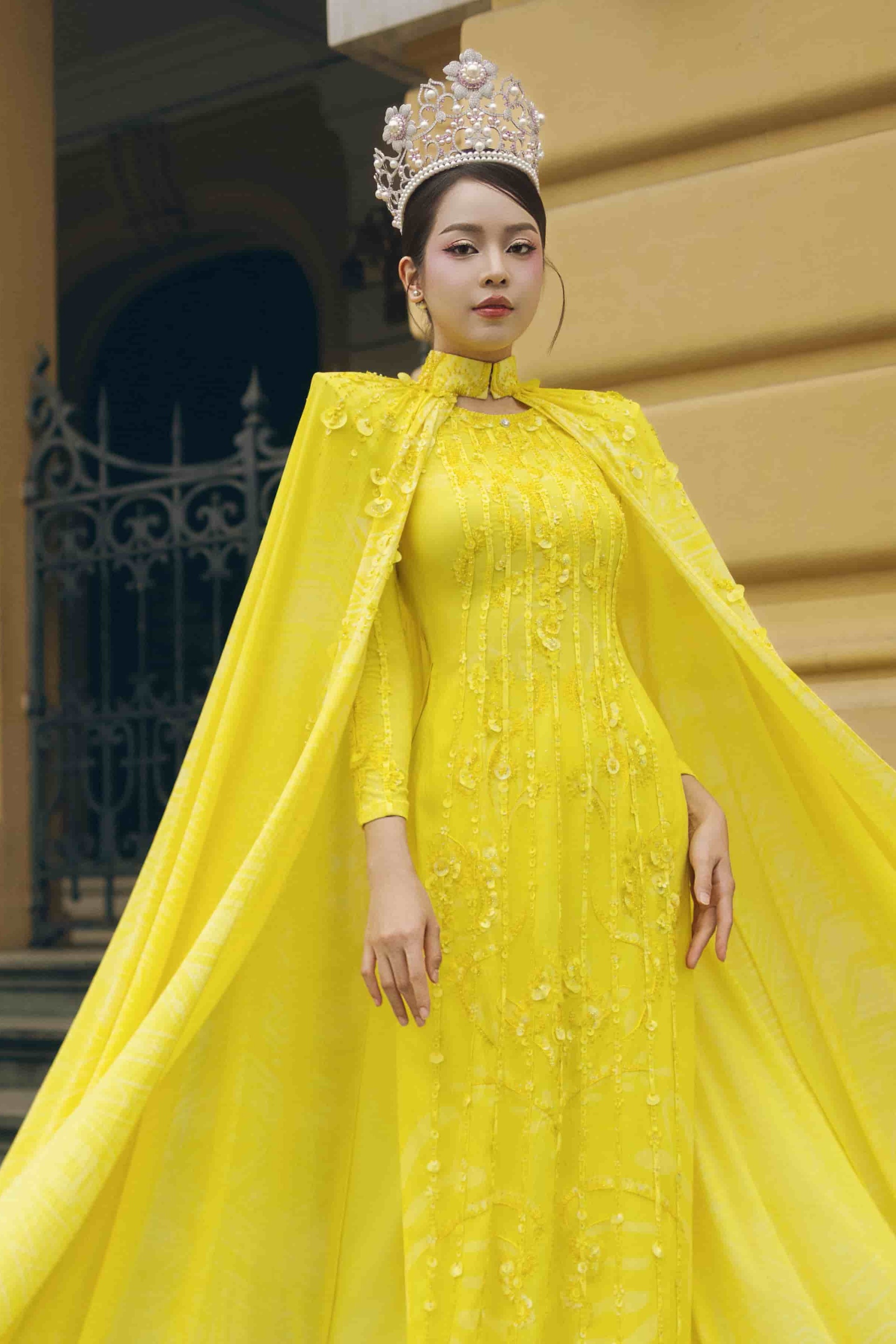 Hoa hậu Thanh Thủy khoe dáng tại loạt địa danh biểu tượng ở Hà Nội - 3 Hoa hậu Thanh Thủy khoe dáng tại loạt địa danh biểu tượng ở Hà Nội - 3