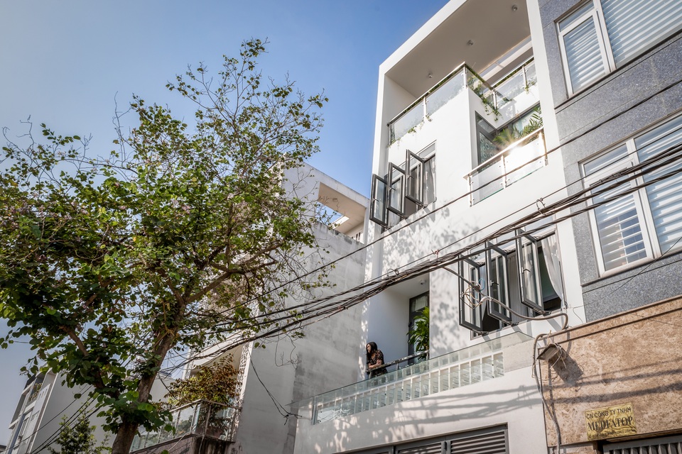 Nhà phố 4 tầng ở Sài Gòn gây ngỡ ngàng bởi thiết kế giếng trời hình xoắn ốc - 15 Nhà phố 4 tầng ở Sài Gòn gây ngỡ ngàng bởi thiết kế giếng trời hình xoắn ốc - 15