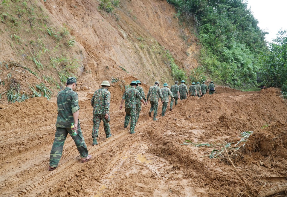 Chùm ảnh: Hiện trường vụ sạt lở kinh hoàng tại Trà Leng - 5 Chùm ảnh: Hiện trường vụ sạt lở kinh hoàng tại Trà Leng - 5