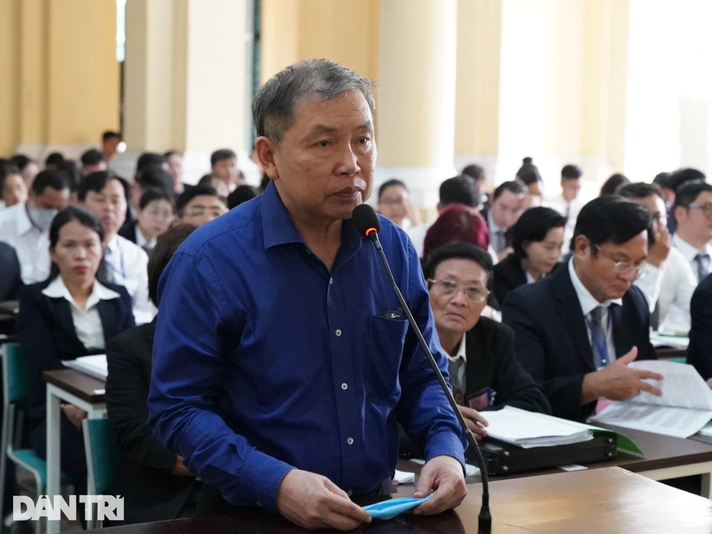 Tòa đề nghị bà Trương Mỹ Lan đưa danh sách người thiếu nợ để thu hồi tiền - 2 Tòa đề nghị bà Trương Mỹ Lan đưa danh sách người thiếu nợ để thu hồi tiền - 2