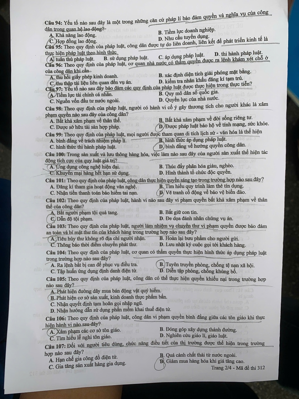 Questions et réponses de l'examen de fin d'études secondaires pour la matière d'éducation civique, programme d'enseignement général 2006-2 Đề và đáp án tốt nghiệp THPT môn giáo dục công dân chương trình GDPT 2006 - 2