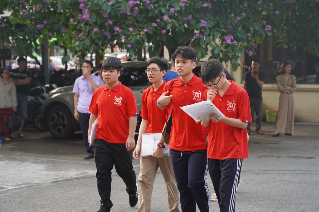 Đề thi vào hai trường chuyên hot nhất ĐH Quốc gia Hà Nội - 5 Đề thi vào hai trường chuyên hot nhất ĐH Quốc gia Hà Nội - 5