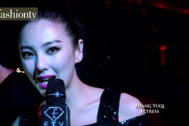 Trương Vũ Kỳ khoe vẻ ngoài nóng bỏng