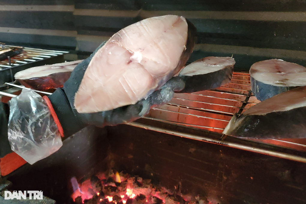 Nghề ôm lò than đỏ rực trong nắng nóng 40 độ - 6 Nghề ôm lò than đỏ rực trong nắng nóng 40 độ - 6
