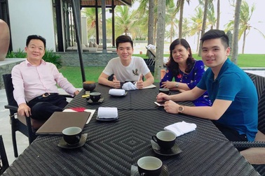 Gia đình đáng ngưỡng mộ của bầu Hiển qua lời kể con trai
