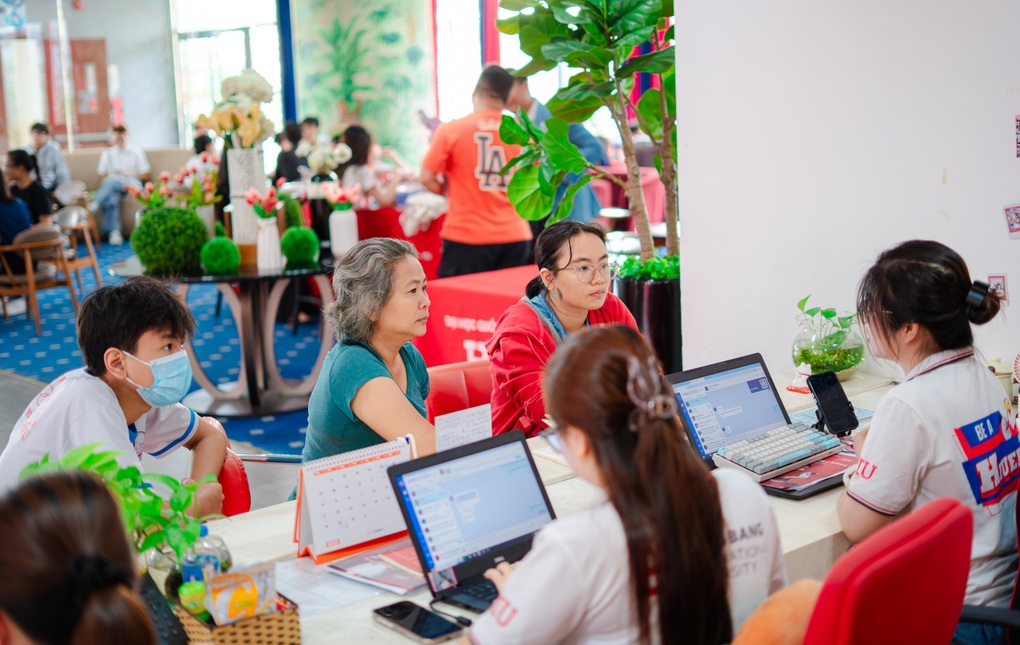 Trường Đại học Quốc tế Hồng Bàng công bố điểm sàn xét tuyển 2025 - 1 Trường Đại học Quốc tế Hồng Bàng công bố điểm sàn xét tuyển 2025 - 1