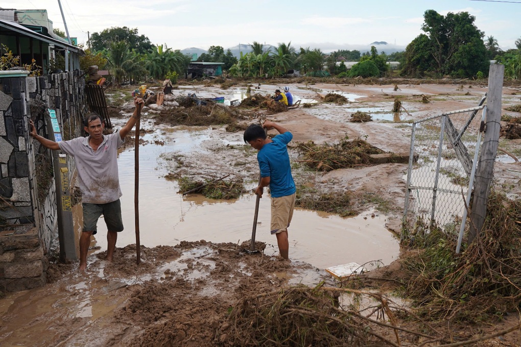 Người dân yêu cầu xử lý trách nhiệm vụ vỡ hồ nước ở Lâm Đồng - 1