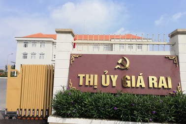 Cách chức Chủ tịch xã vào nhà phụ nữ vắng chồng lúc nửa đêm