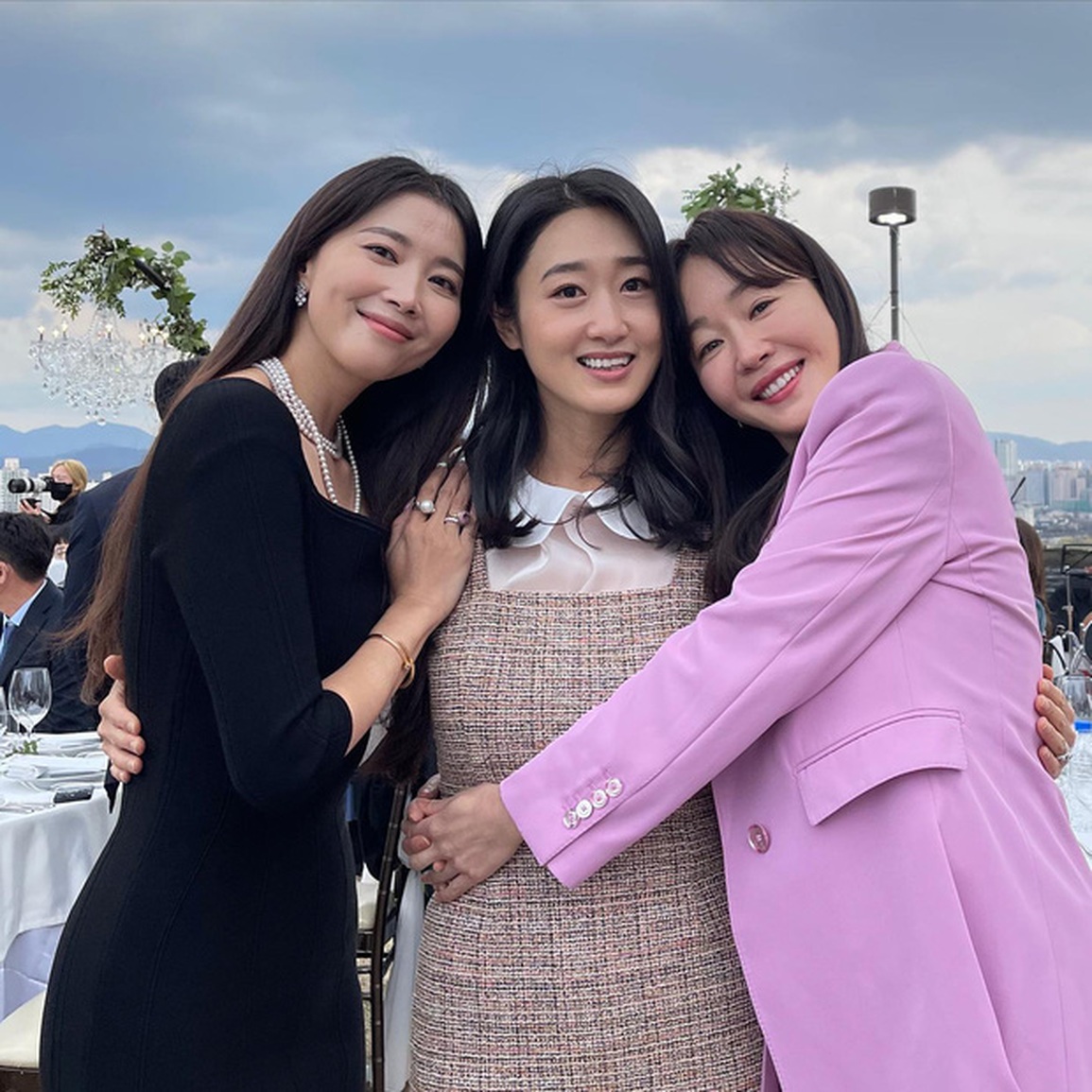 Lịm tim trước khoảnh khắc Hyun Bin say đắm nhìn bà xã Son Ye Jin - 6 Lịm tim trước khoảnh khắc Hyun Bin say đắm nhìn bà xã Son Ye Jin - 6