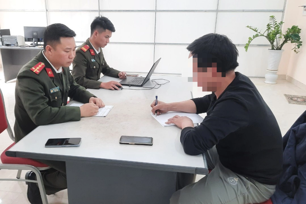 Bình luận xúc phạm công an, người đàn ông bị phạt 7,5 triệu đồng - 1 Bình luận xúc phạm công an, người đàn ông bị phạt 7,5 triệu đồng - 1