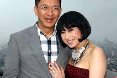 Nữ ca sĩ hải ngoại Ý Lan cùng chồng về nước biểu diễn