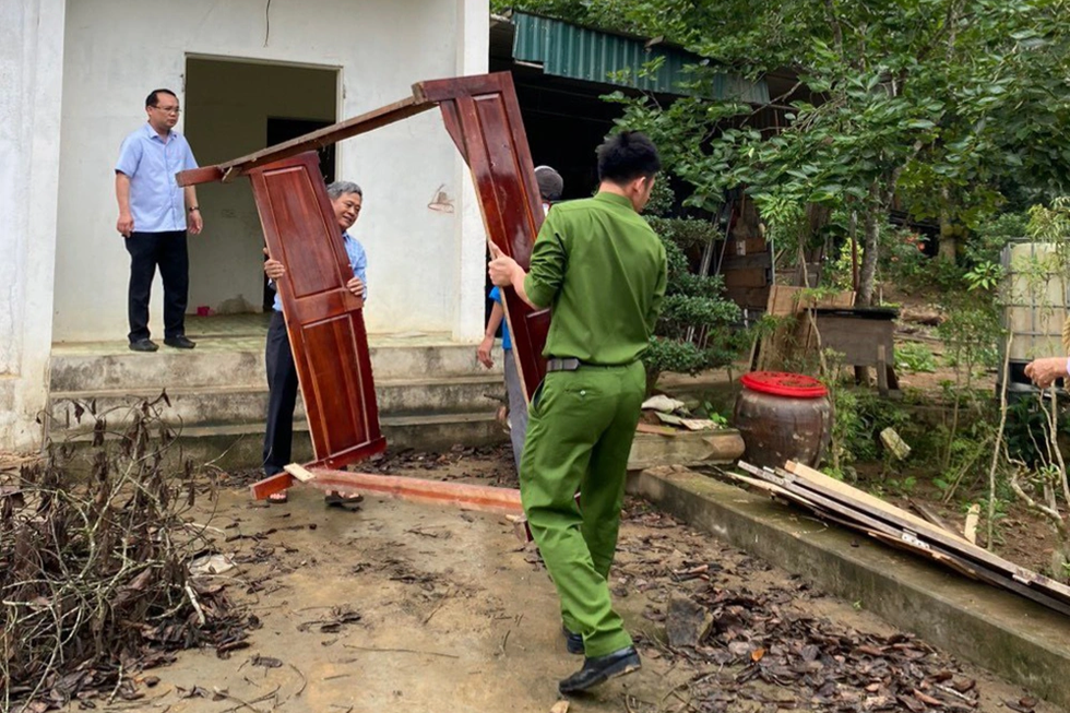 Nhận trưởng công an xã làm con nuôi, cụ bà U80 tiết lộ nguyên nhân bất ngờ - 7 Nhận trưởng công an xã làm con nuôi, cụ bà U80 tiết lộ nguyên nhân bất ngờ - 7