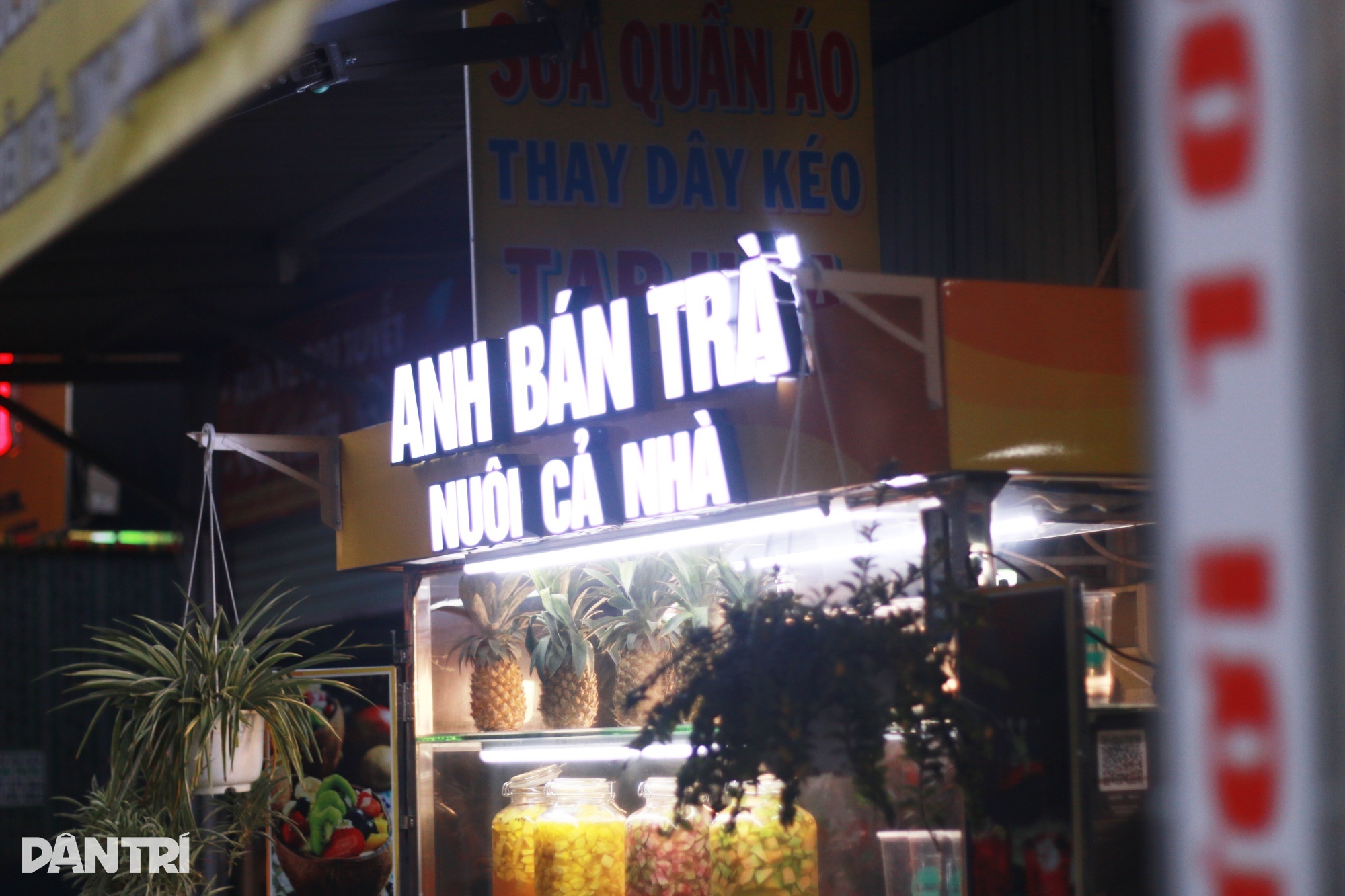 គាត់លក់តែដើម្បីផ្គត់ផ្គង់គ្រួសារ ខ្ចីលុយធ្វើអាជីវកម្ម លក់បាន ៨០០ កែវក្នុងមួយថ្ងៃ - ៥ Anh bán trà nuôi cả nhà mượn nợ khởi nghiệp, doanh số 800 ly/ngày - 5