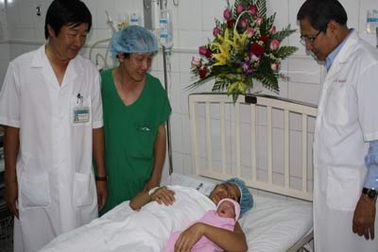 BV ĐK Cần Thơ: Em bé đầu tiên chào đời nhờ phương pháp TTTON 