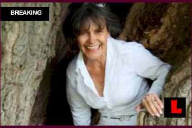 Người phụ nữ “sống cùng bầy khỉ” trong 5 năm