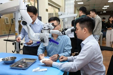 Sợ bị chê yếu, nam giới dễ dính bẫy “vẽ bệnh”