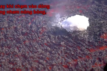 Chuyện gì sẽ xảy ra nếu ném cục băng vào dung nham núi lửa?