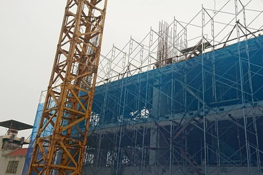 Hà Nội: Sập giàn giáo chung cư, 2 người chết, 4 người bị thương