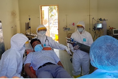 Kết hợp nhiều phương pháp tối ưu cứu phi công nhiễm Covid-19