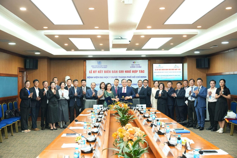 Long Châu hợp tác chiến lược toàn diện cùng Bệnh viện Đại học Y Dược TPHCM - 1 Long Châu hợp tác chiến lược toàn diện cùng Bệnh viện Đại học Y Dược TPHCM - 1