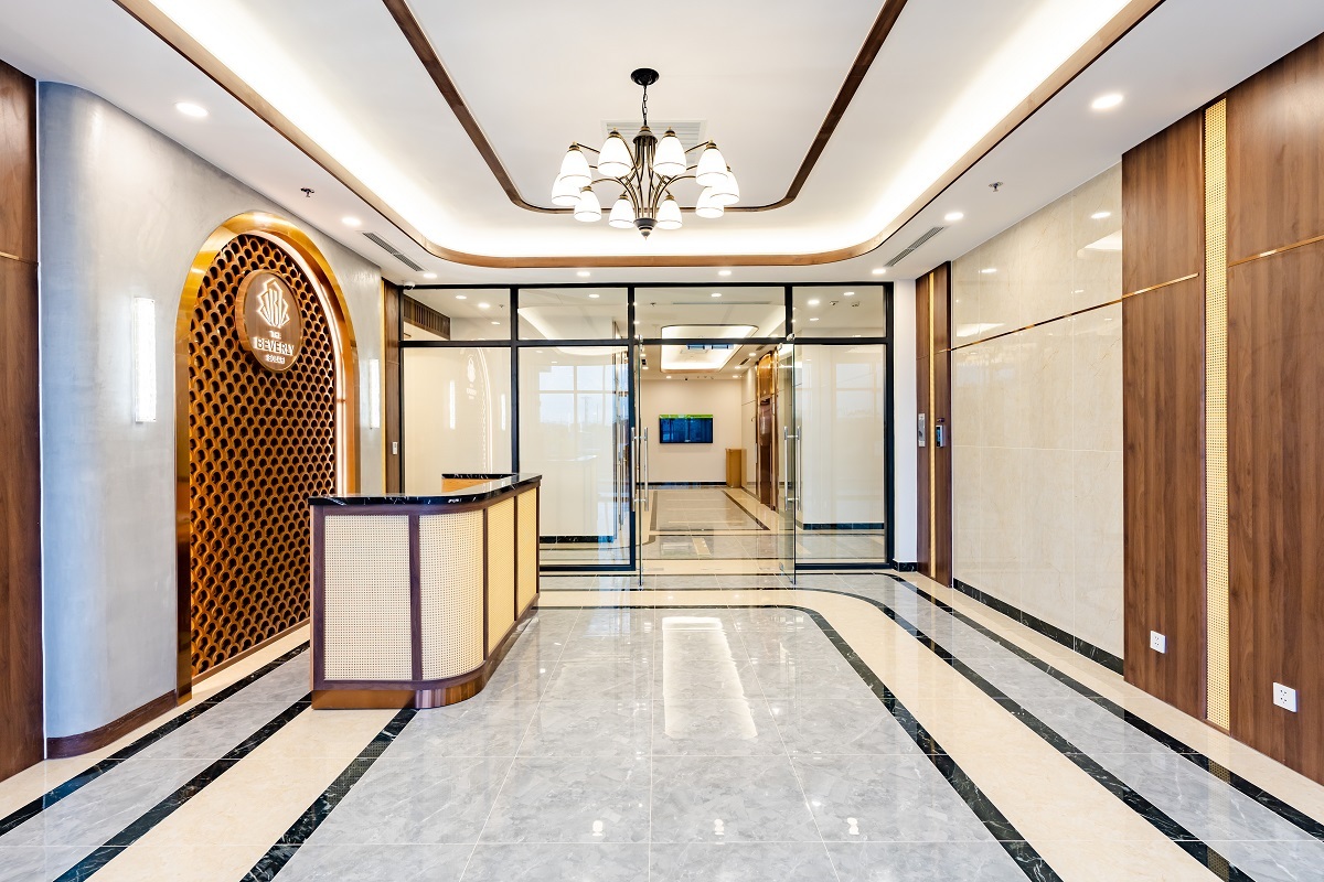 बेवर्ली सोलारी - 4 खुला रहने का स्थान, जिसमें अमेरिकी पश्चिमी तट का गहरा एहसास है Không gian sống phóng khoáng đậm chất bờ Tây nước Mỹ tại The Beverly Solari - 4