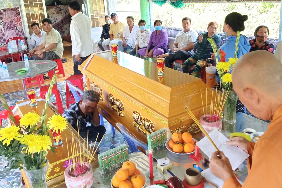 Hai chị em ruột tử vong sau khi ăn cháo gà, uống nước ngọt - 1 Hai chị em ruột tử vong sau khi ăn cháo gà, uống nước ngọt - 1