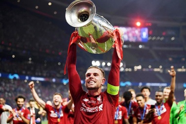 Đội trưởng Liverpool là Cầu thủ hay nhất Premier League 2019/20