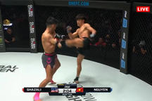 Nguyễn Trần Duy Nhất hạ gục thần đồng 17 tuổi nghẹt thở ở ONE Championship