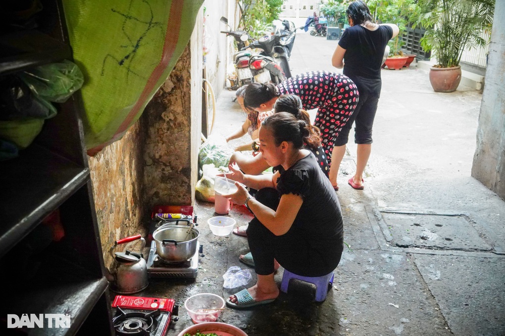 Những phận người khốn khổ ở xóm nghèo tập thể tại TPHCM - 2 Những phận người khốn khổ ở xóm nghèo tập thể tại TPHCM - 2