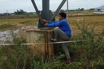 Leo trụ tải điện 110kV tháo trộm hàng loạt phụ kiện bán phế liệu