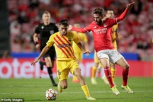 Barcelona thảm bại trước Benfica, Bayern Munich thắng "5 sao"